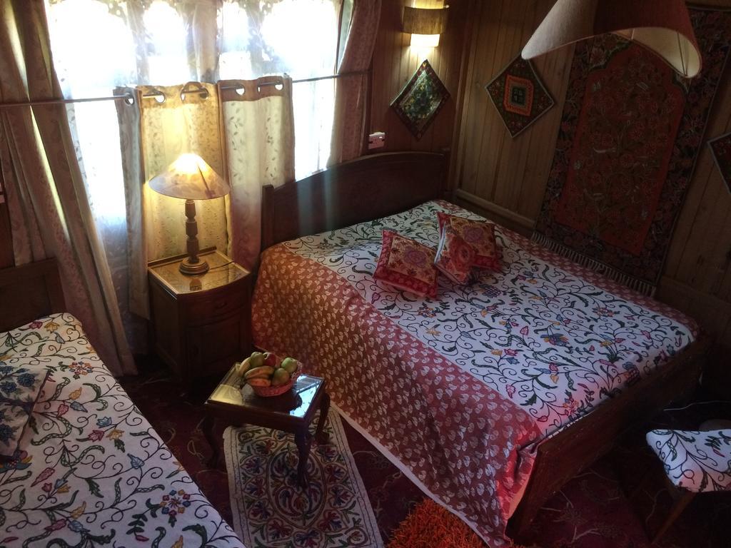 Akbar Group Of Heritage Houseboats Nagin Bagh Экстерьер фото